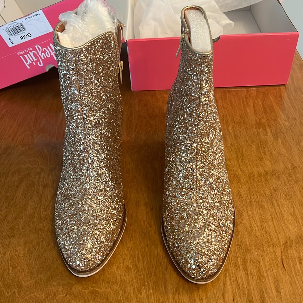 Brand new never been worn, Hey Girl by Corkys ankle boot, Gold glitter.